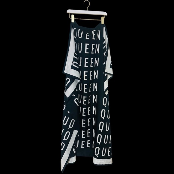 🖤🤍🖤BUNDLE-SASSY JONES “QUEEN” PONCHO and “QUEEN” SCARF🖤🤍🖤 - Picture 2 of 7